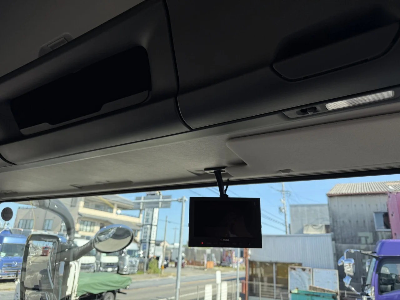 車両画像 35: 令和7年(2025)：三菱ふそう：24スーパーグレート：トレーラーヘッド