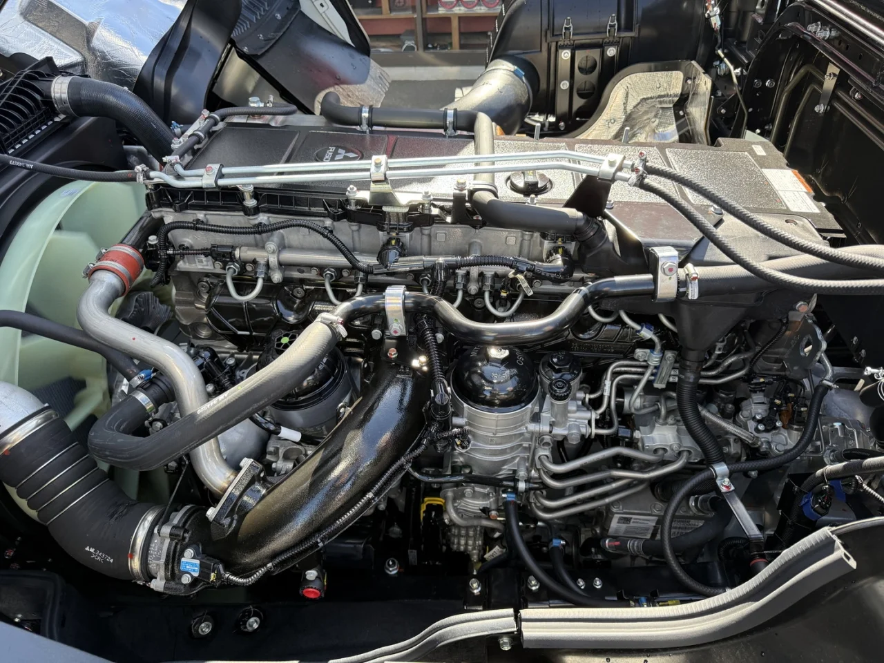 車両画像 38: 令和7年(2025)：三菱ふそう：24スーパーグレート：トレーラーヘッド
