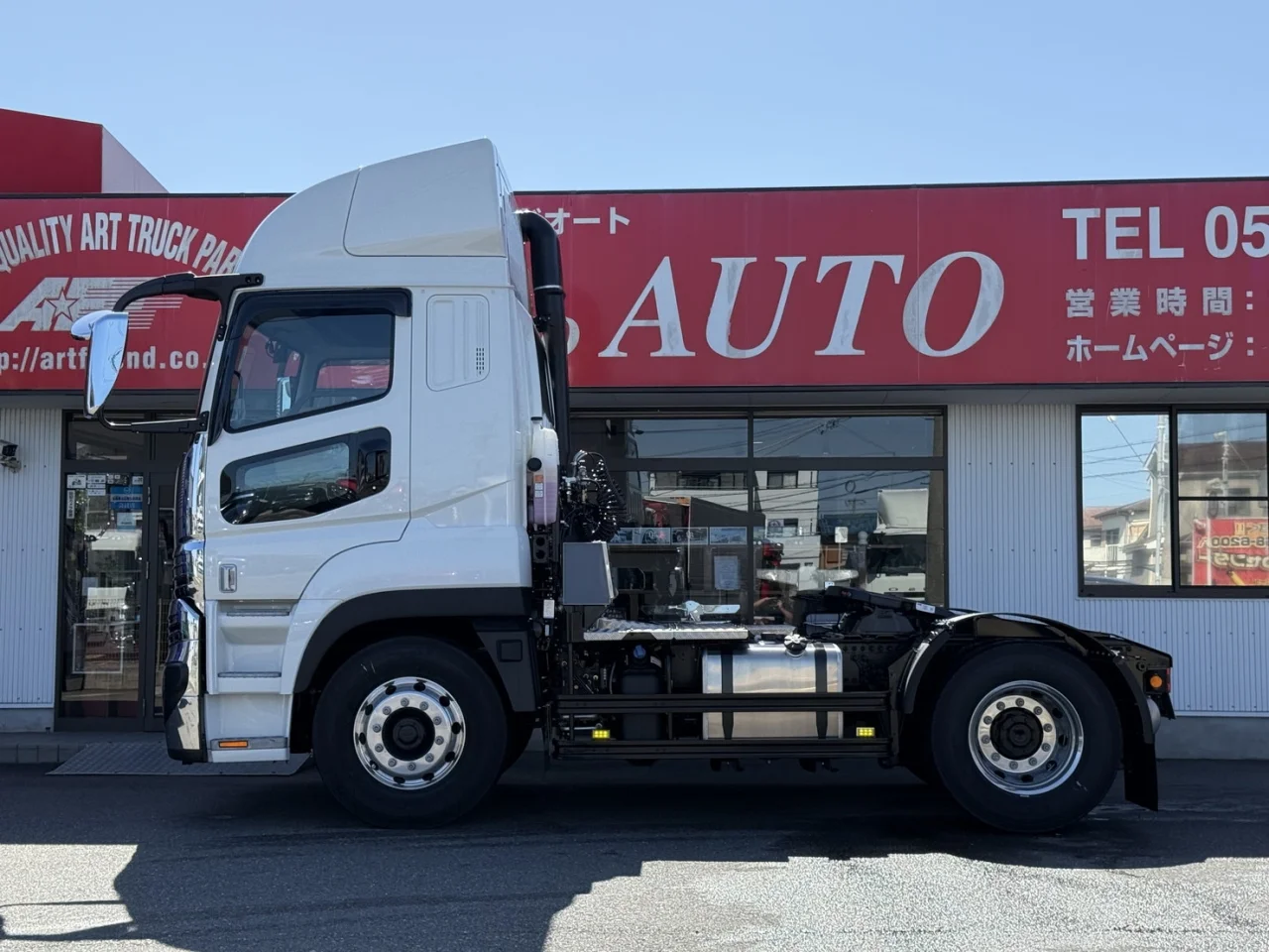 車両画像 3: 令和7年(2025)：三菱ふそう：24スーパーグレート：トレーラーヘッド