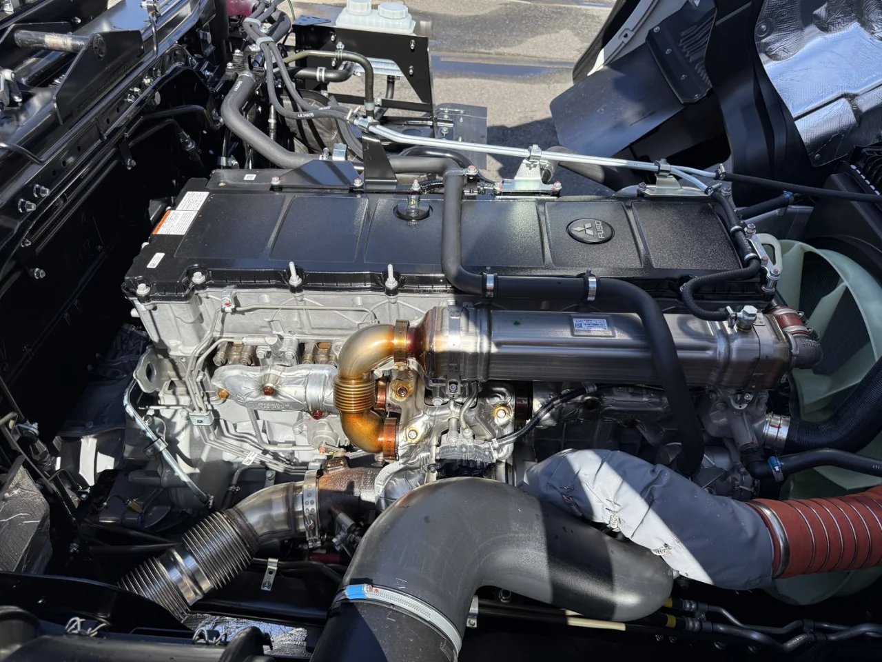 車両画像 40: 令和7年(2025)：三菱ふそう：24スーパーグレート：トレーラーヘッド