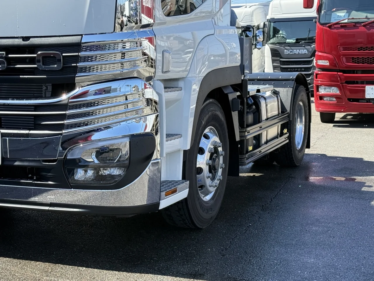 車両画像 9: 令和7年(2025)：三菱ふそう：24スーパーグレート：トレーラーヘッド