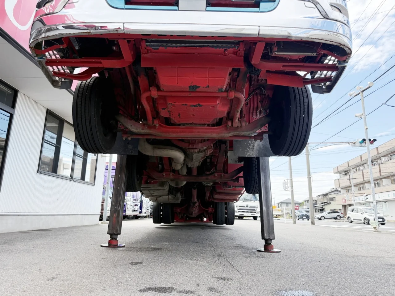 車両画像 10: 令和元年(2019)：三菱ふそう：17スーパーグレート：セルフローダー