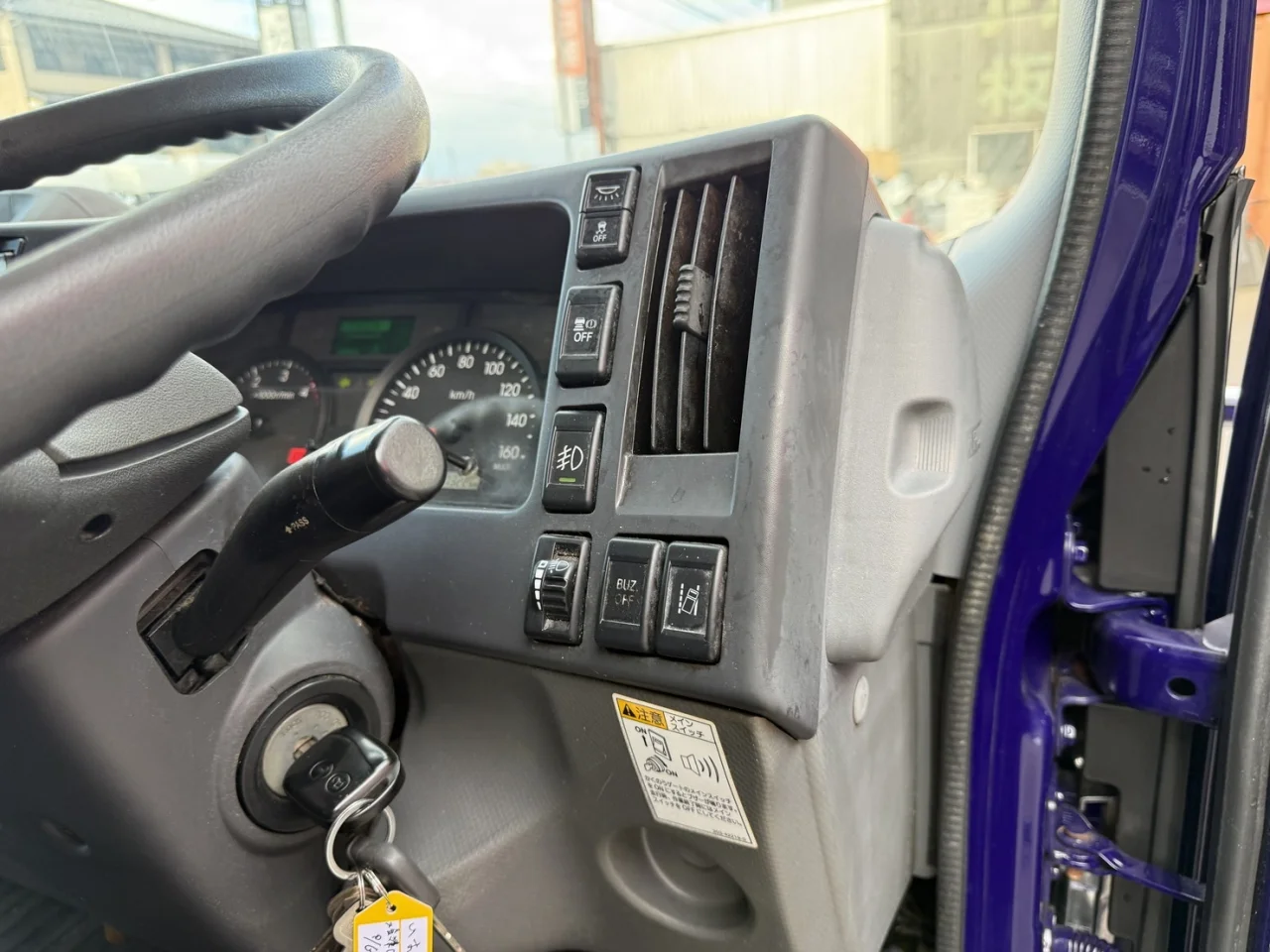 車両画像 25: 令和2年(2020)：いすゞ：エルフ：冷凍バン