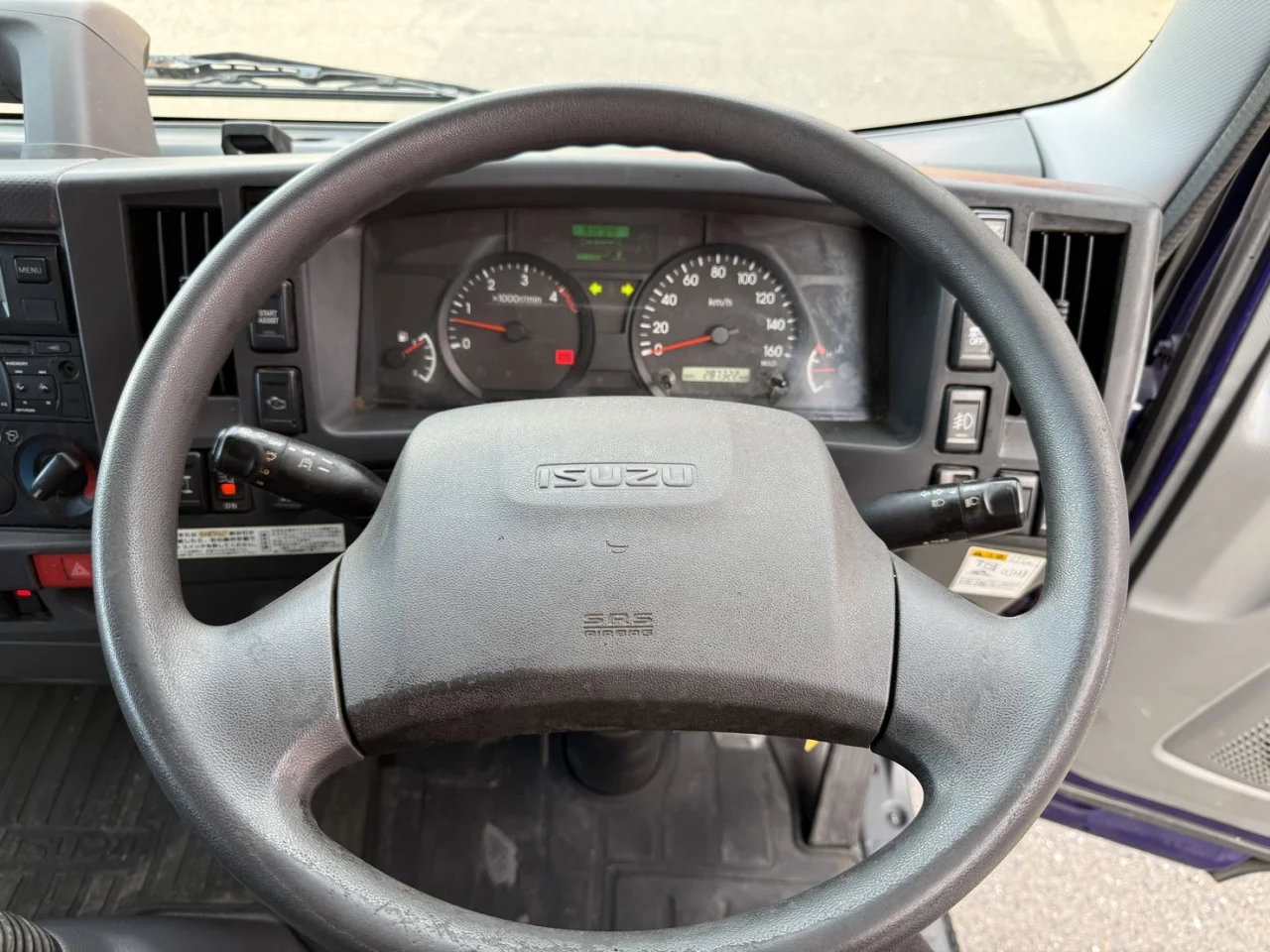 車両画像 26: 令和2年(2020)：いすゞ：エルフ：冷凍バン