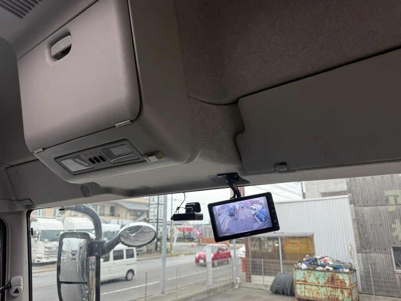 車両画像 26: 令和3年(2021)：三菱ふそう：17スーパーグレート：アルミウィング