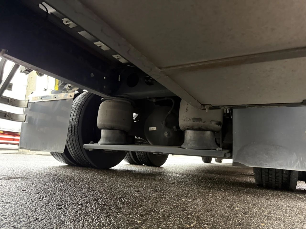 車両画像 35: 令和3年(2021)：三菱ふそう：17スーパーグレート：アルミウィング