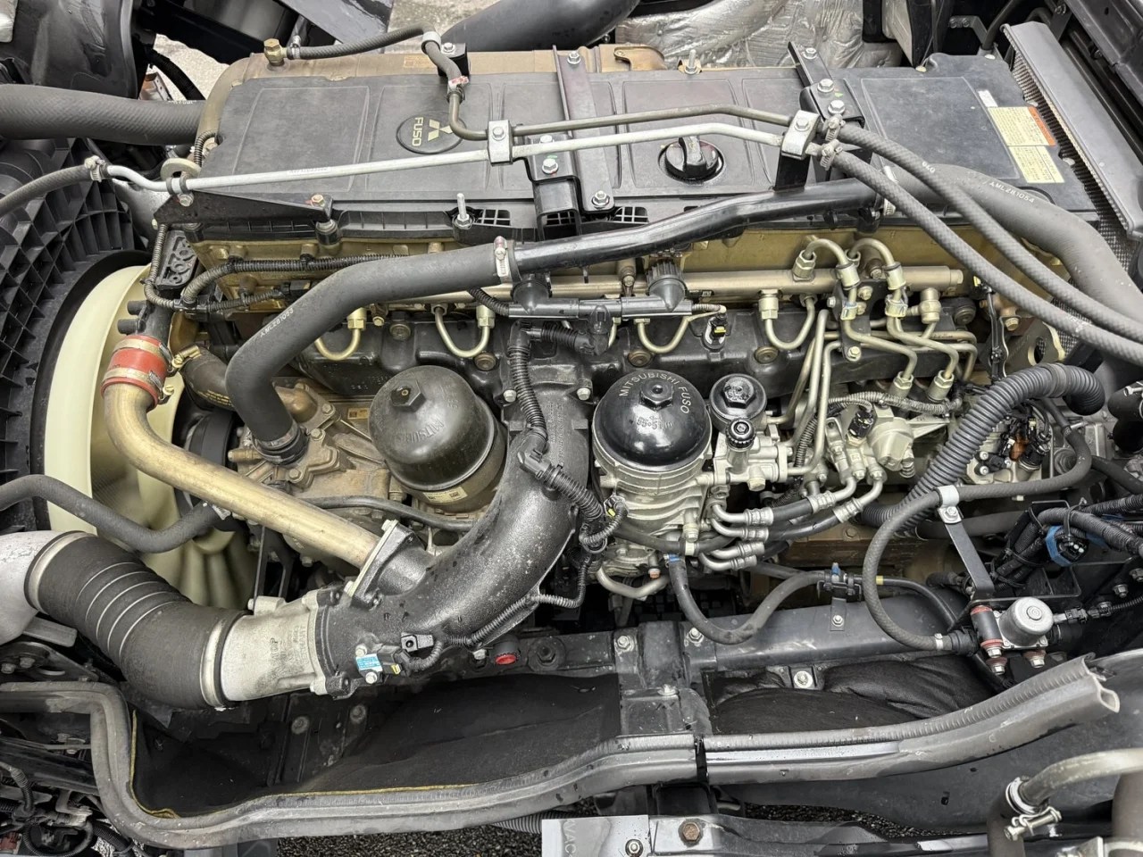 車両画像 38: 令和3年(2021)：三菱ふそう：17スーパーグレート：アルミウィング
