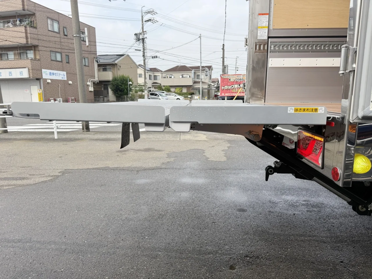車両画像 20: 令和8年(2026)：日野：17プロフィア：アルミウィング