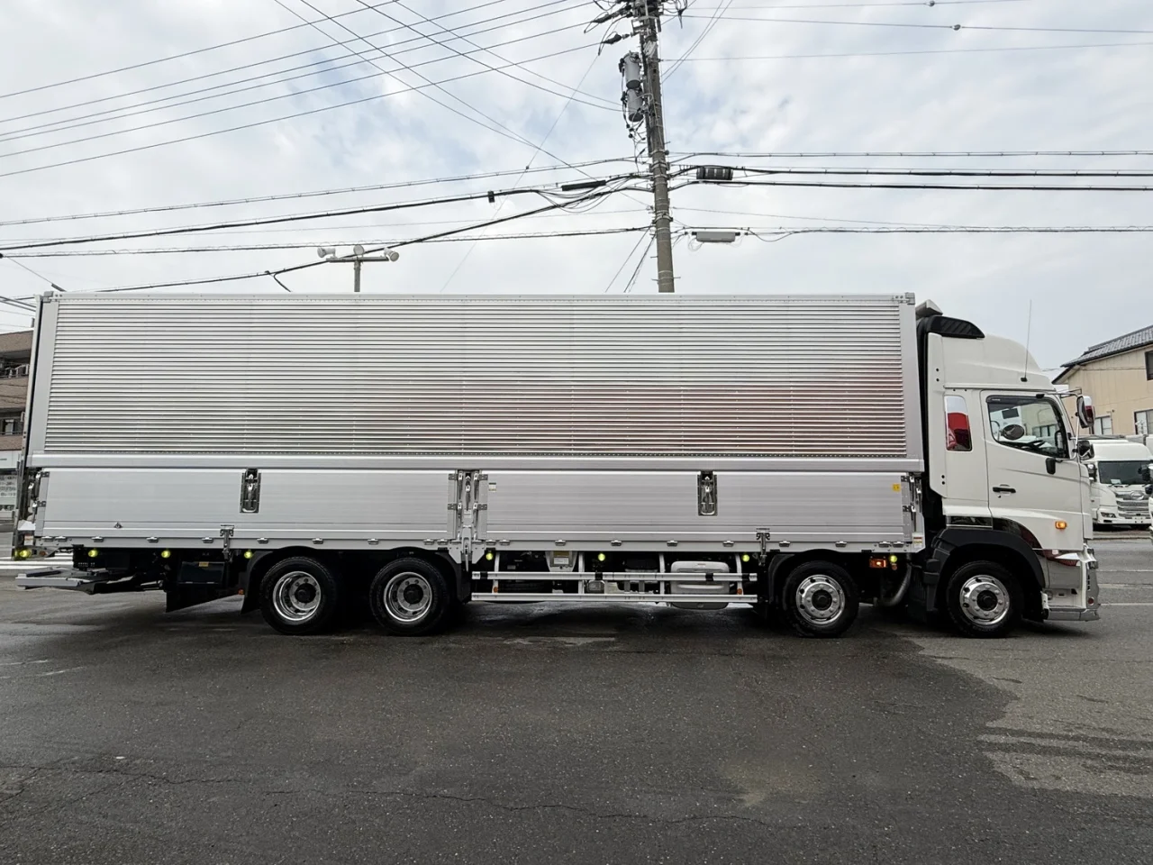 車両画像 7: 令和8年(2026)：日野：17プロフィア：アルミウィング